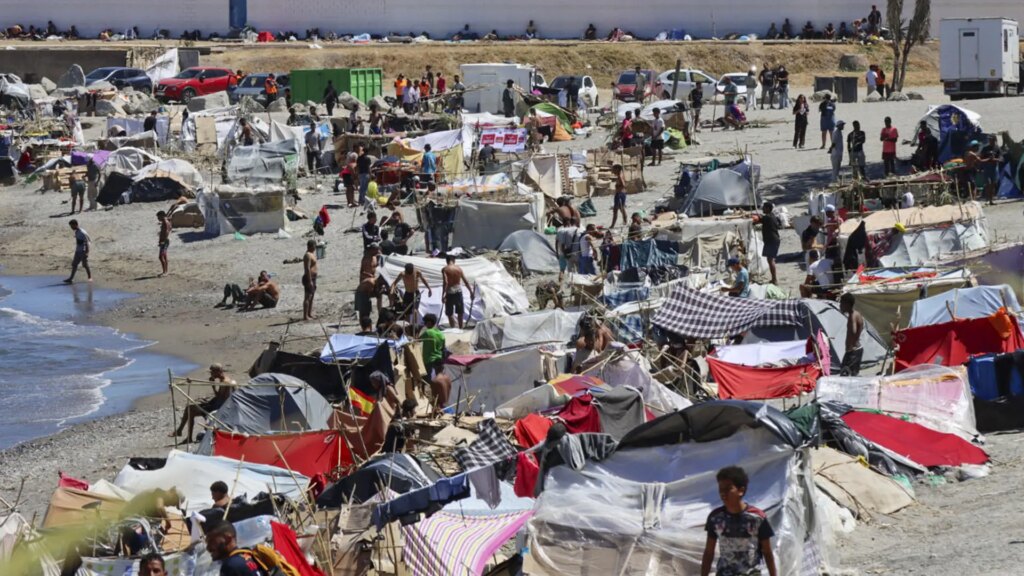 España pide apoyo a la Unión Europea para el triaje de los migrantes que quedan en Ceuta tras la entrada masiva España pide apoyo a la Unión Europea para el triaje de los migrantes que quedan en Ceuta tras la entrada masiva