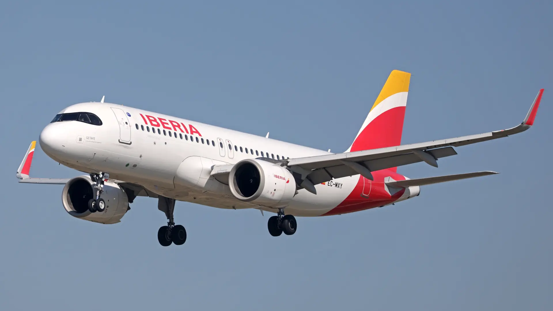 Iberia organiza un vuelo para observar el eclipse total de sol del próximo 12 de agosto