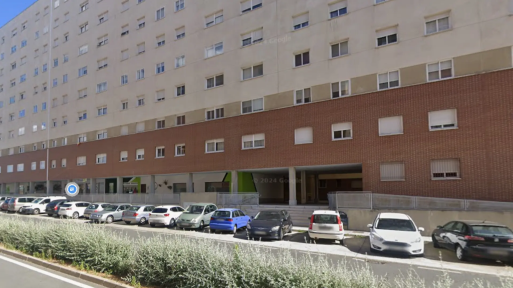 Investigan la muerte de un joven de 26 años que se habría precipitado de un quinto piso en Cáceres Investigan la muerte de un joven de 26 años que se habría precipitado de un quinto piso en Cáceres