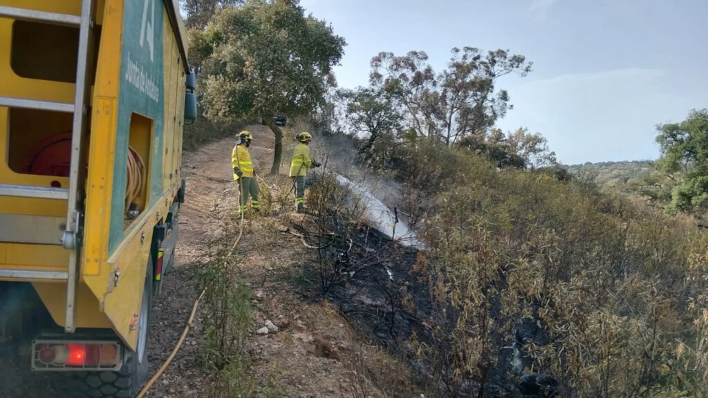 La Junta da por controlado el incendio de Niebla tras dos semanas de lucha contra el fuego, que ha arrasado 33.000 hectáreas