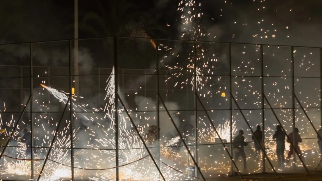 La Nit de l’Albà de Elche se salda con 40 asistencias sanitarias por heridas y quemaduras La Nit de l’Albà de Elche se salda con 40 asistencias sanitarias por heridas y quemaduras