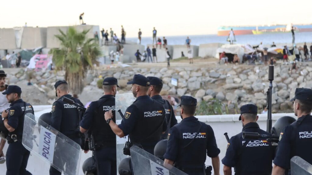 La UE trabaja ya en ofrecer a España el refuerzo de Frontex y Europol ante la todavía «compleja» situación de Ceuta