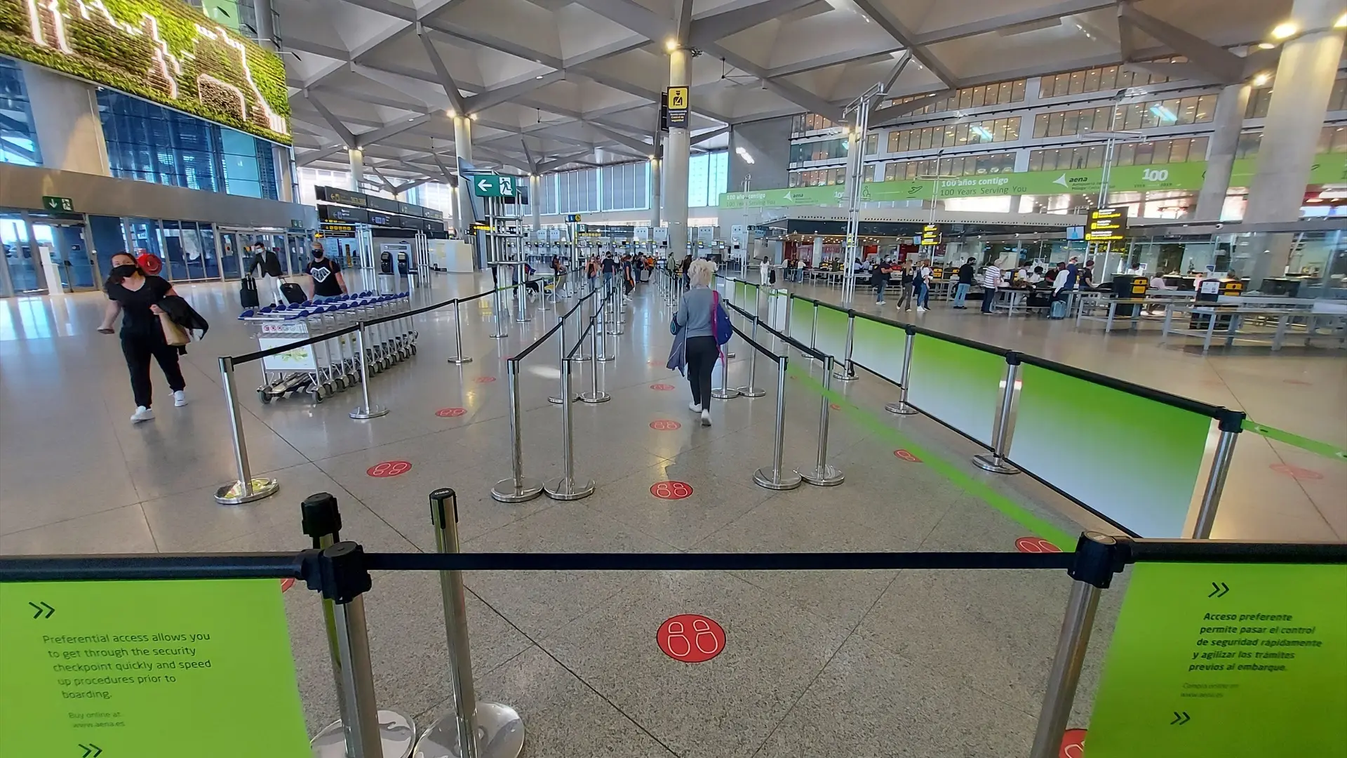 La presencia de un dron cerca del aeropuerto de Málaga obliga a su cierre temporal