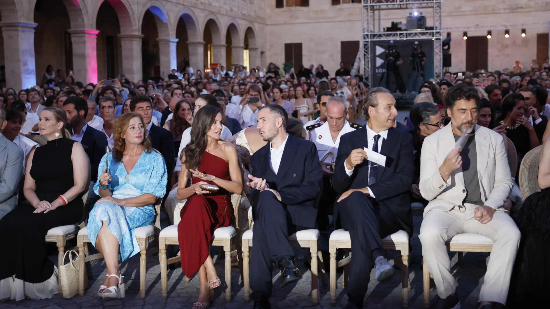 La reina Letizia clausura junto a Javier Bardem el Atlàntida Film Fest en la gala del estreno de ‘El ser querido’