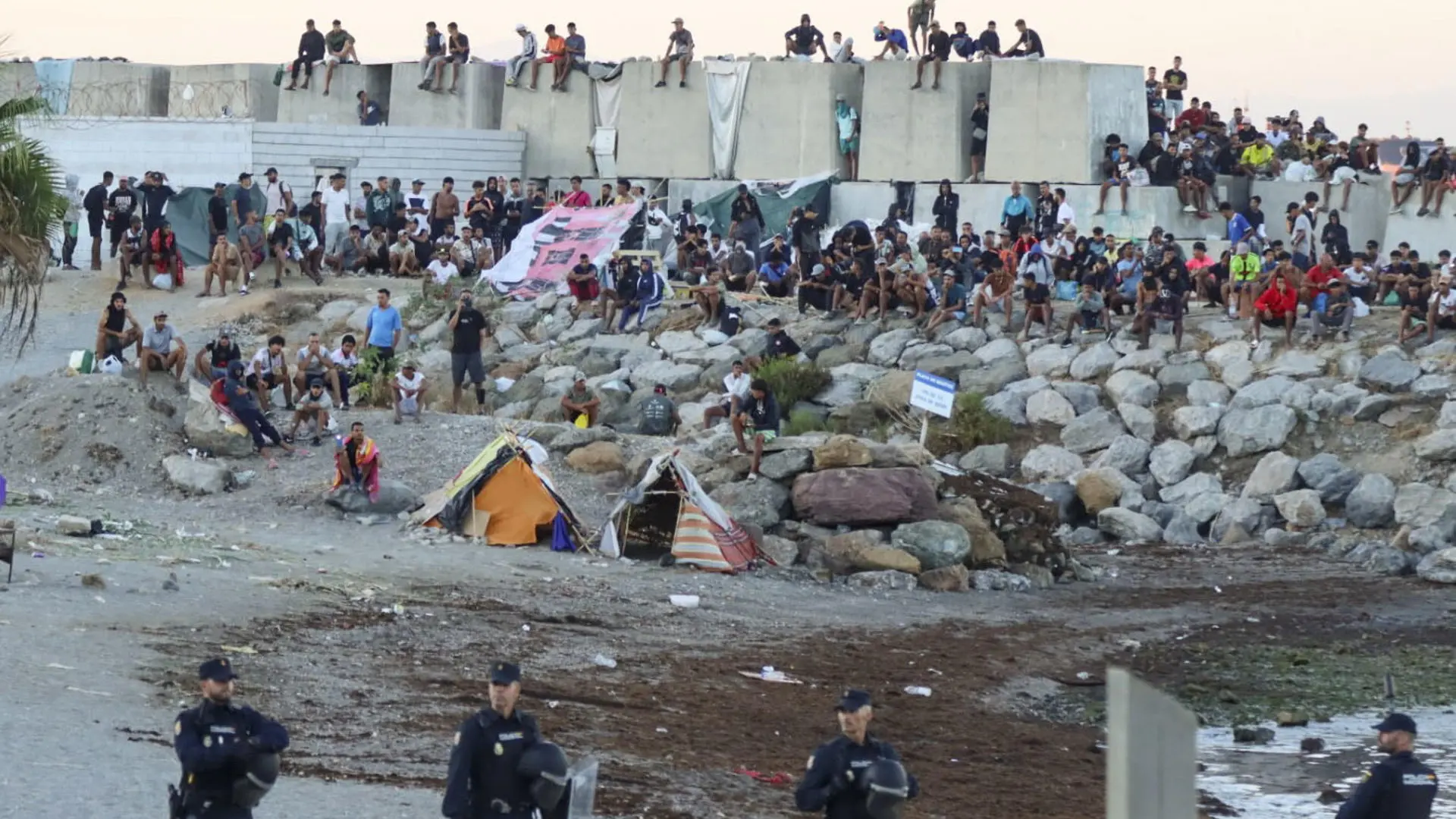 «La voluntad es recuperar cuanto antes la normalidad en Ceuta, los ciudadanos lo merecen» «La voluntad es recuperar cuanto antes la normalidad en Ceuta, los ciudadanos lo merecen»