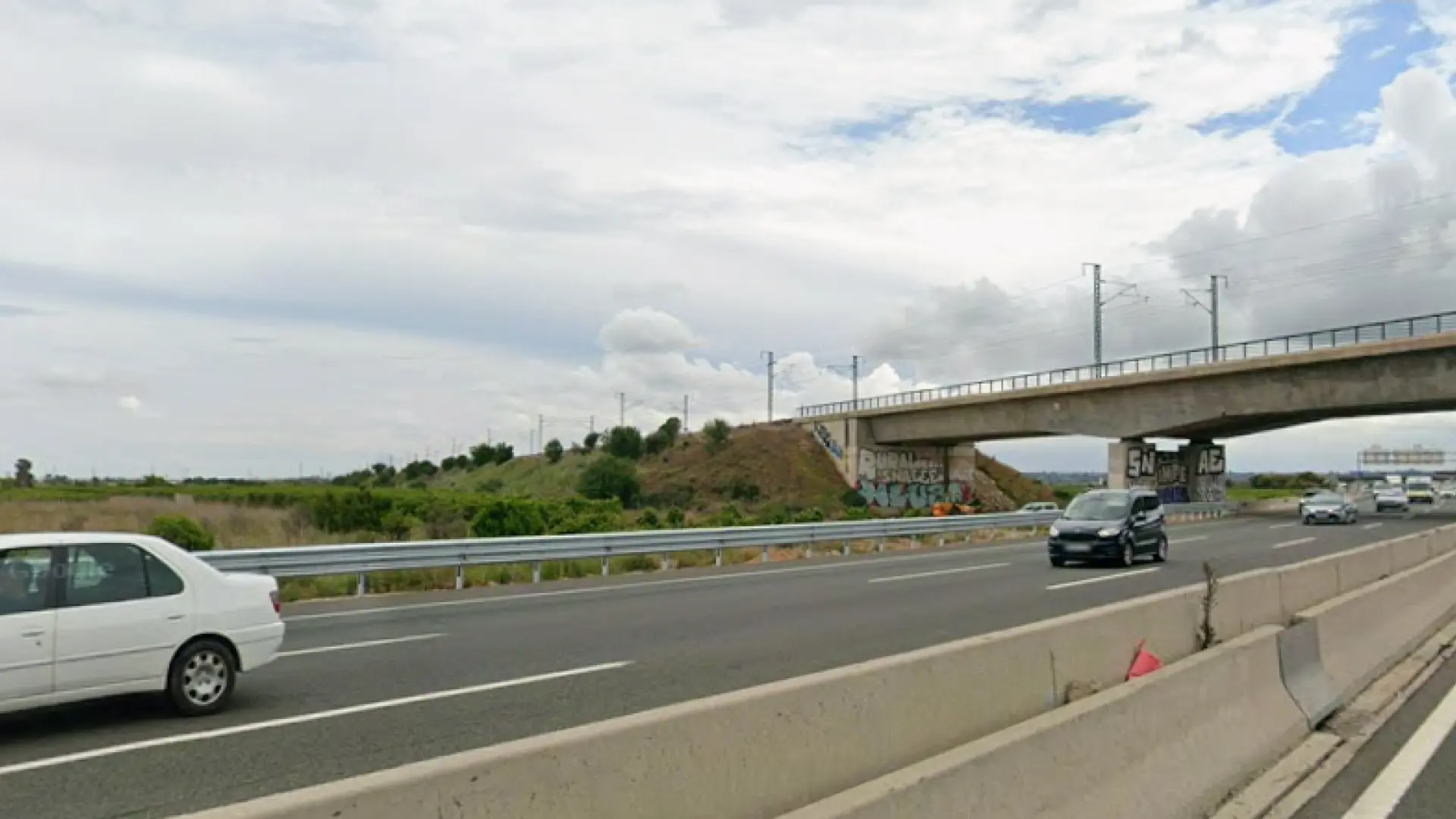 Muere una niña de 13 años en un accidente entre una autocaravana y un camión en Benicàssim