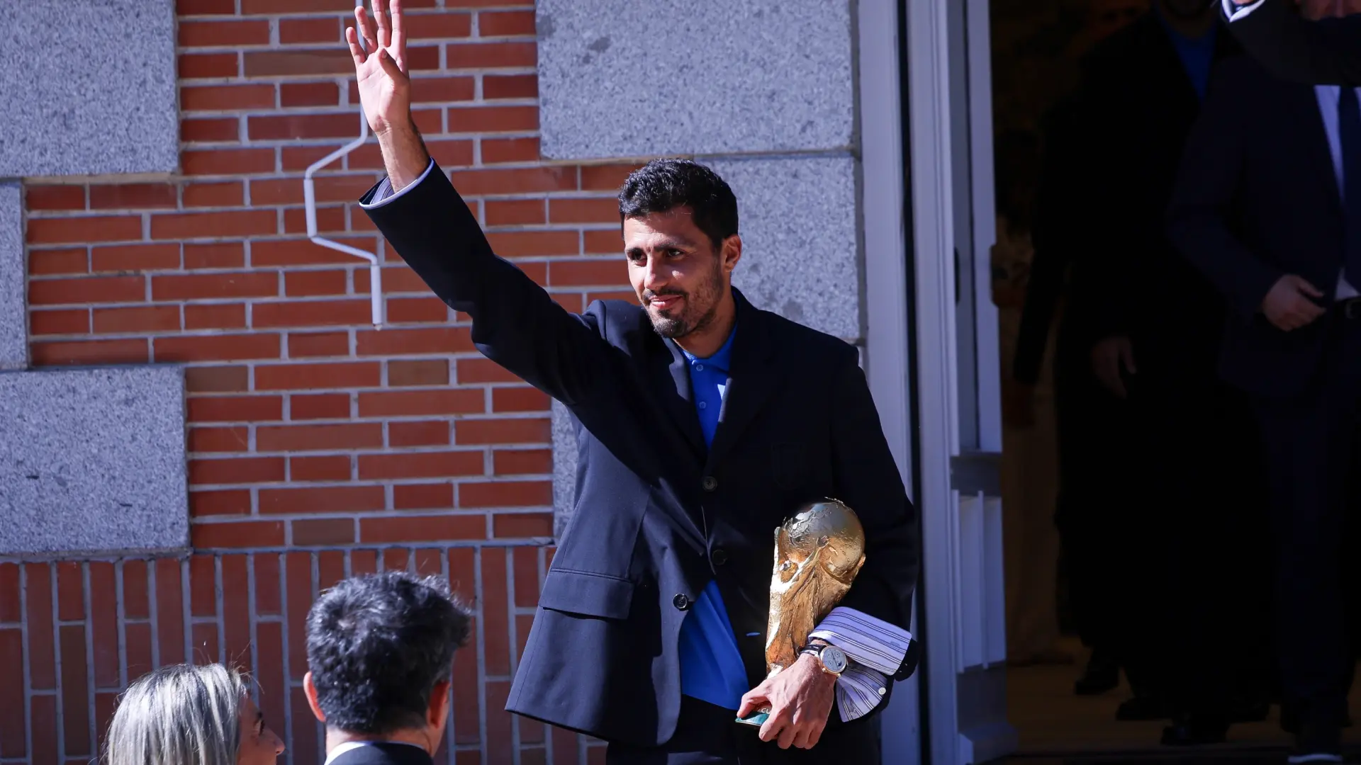 Rodri da el visto bueno para que el Barcelona negocie su fichaje con el Manchester City… y se lo quite al Real Madrid Rodri da el visto bueno para que el Barcelona negocie su fichaje con el Manchester City… y se lo quite al Real Madrid
