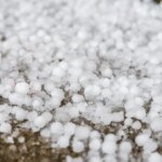 Una fuerte granizada provoca la caída de ramas de árboles y daños en coches y tejados en Utiel Una fuerte granizada provoca la caída de ramas de árboles y daños en coches y tejados en Utiel