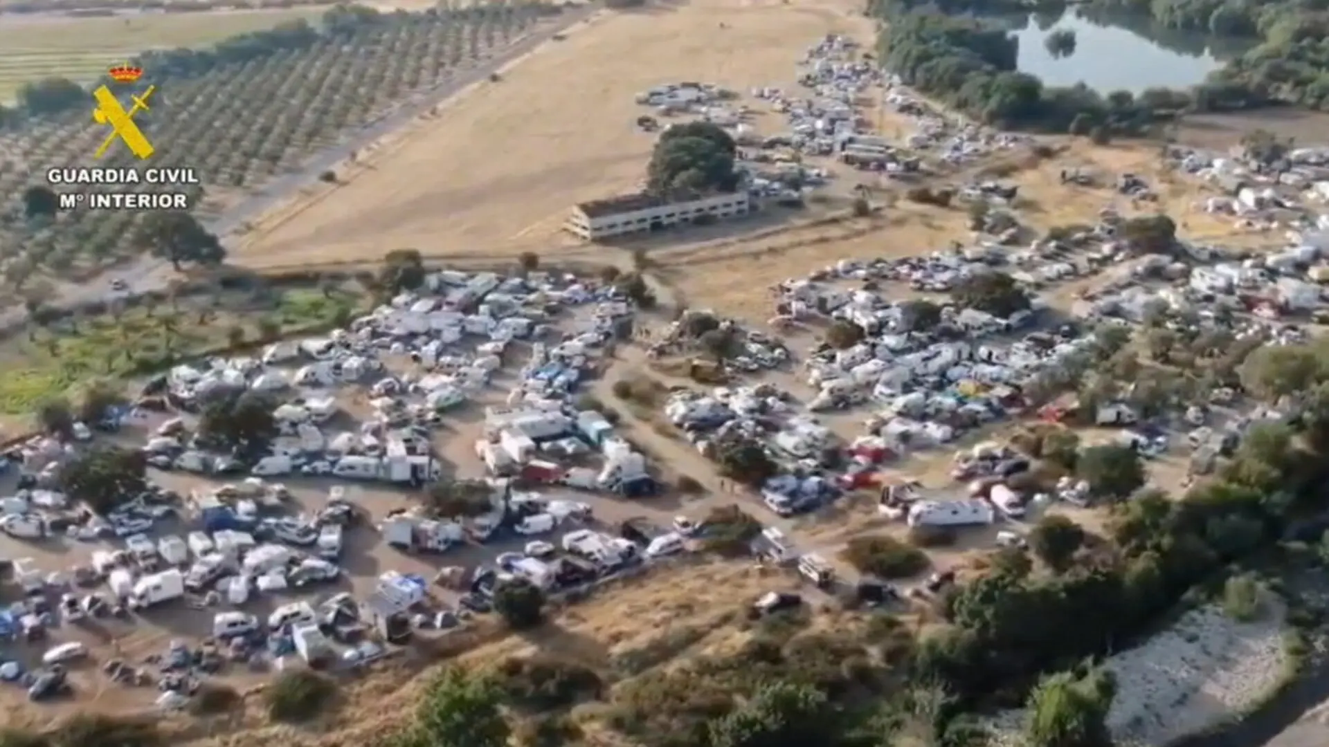Unas 3.000 personas y mil coches se concentran en una ‘rave’ ilegal en La Granja