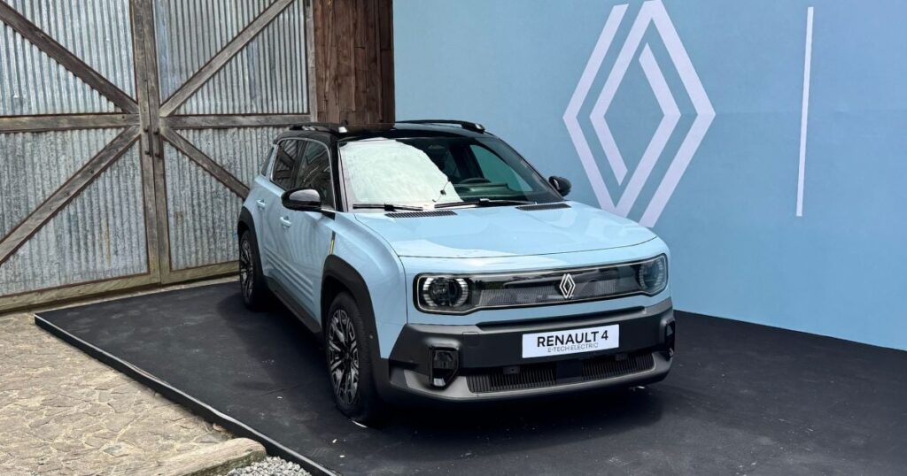 así comenzó el regreso del Renault 4, el popular carro de la familia colombiana