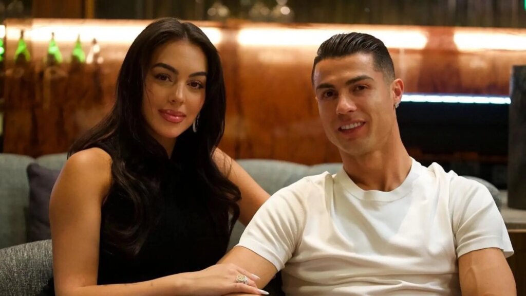 el futbolista anuncia el «sí, quiero» con una foto de las alianzas el futbolista anuncia el «sí, quiero» con una foto de las alianzas