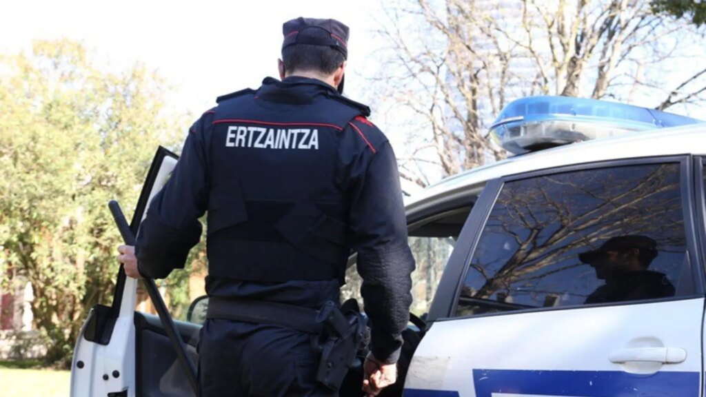 Detenidos en Gernika los padres de una menor de 14 años embarazada y obligada a casarse con un hombre de 27