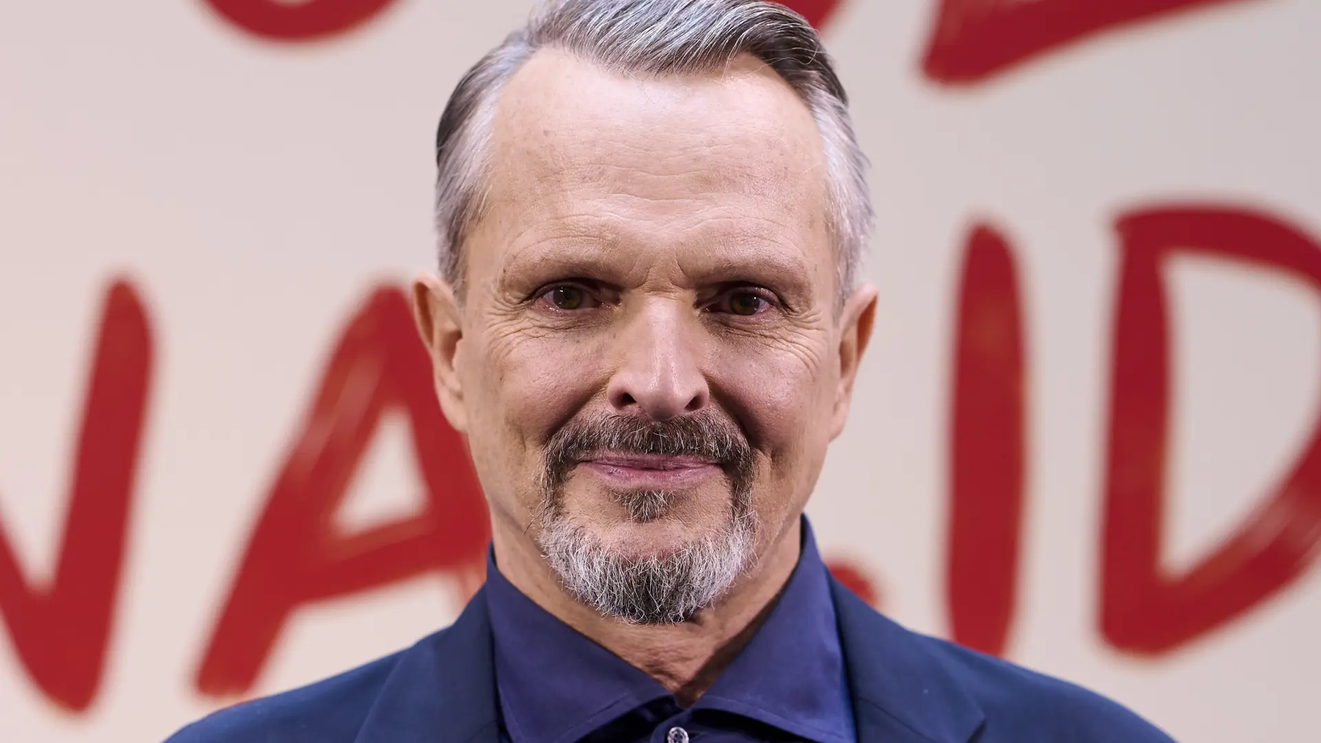 El comentado vídeo de Miguel Bosé en el que aparece bailando acompañado por su perro: «Farmeando aura» El comentado vídeo de Miguel Bosé en el que aparece bailando acompañado por su perro: «Farmeando aura»