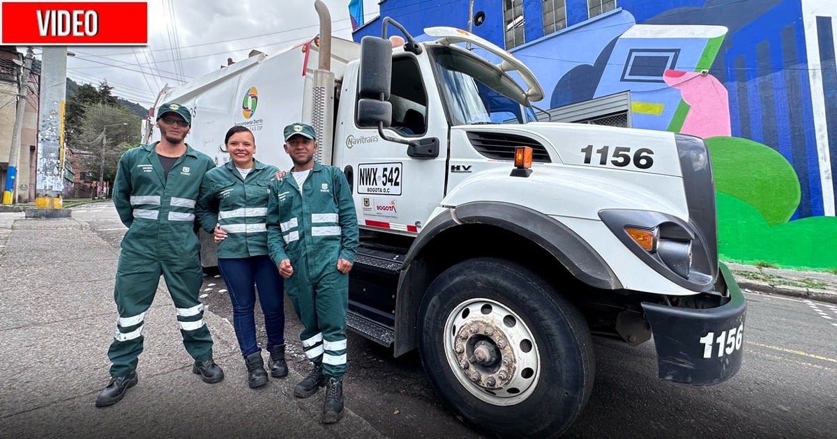 Ella es Diana Barón, una de las tres mujeres que se abrieron camino al volante en el servicio de aseo de Bogotá