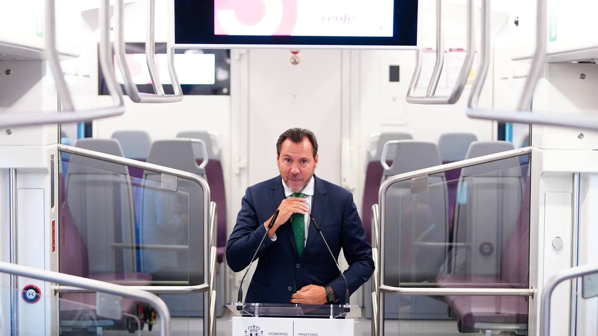 «Es hacia quienes utilizan la figura del monarca en una crisis»
