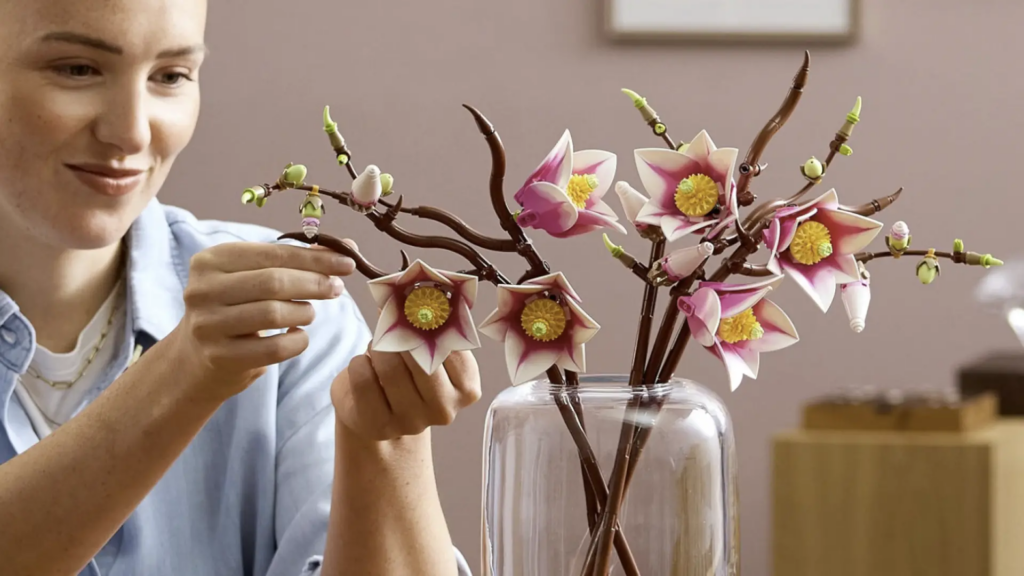 LEGO arrasa con sus flores, y estas magnolias son de las más buscadas ahora mismo