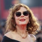 Susan Sarandon planta cara a Hollywood y sigue apoyando a Palestina con su vestido en la alfombra roja del Festival de Venecia