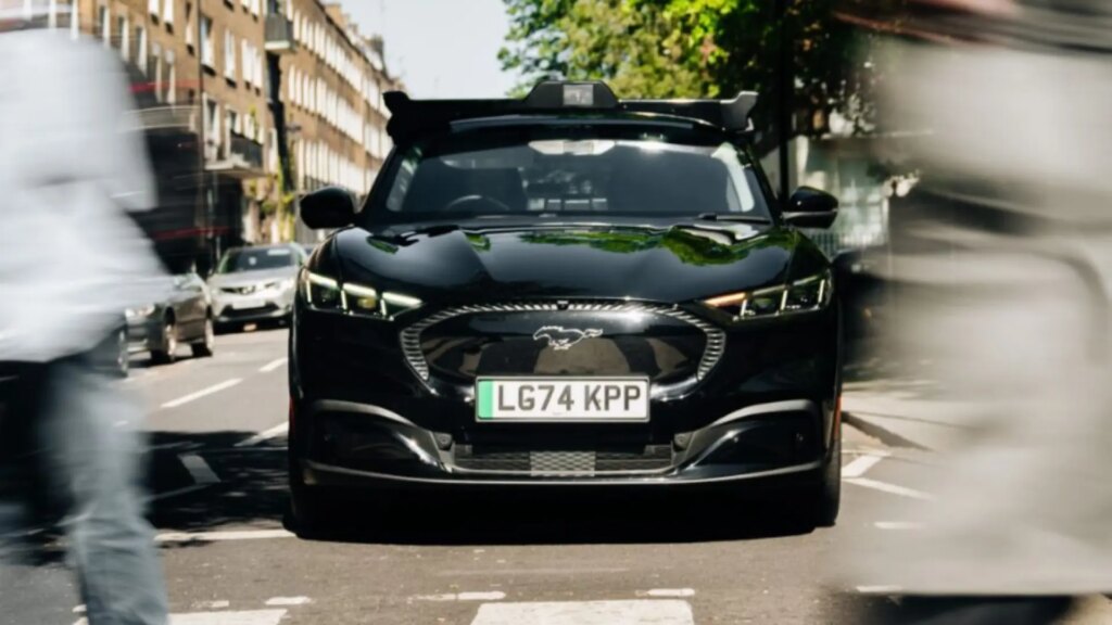 Uber y Wayve estrenan sus primeros viajes en coches autónomos por Londres Uber y Wayve estrenan sus primeros viajes en coches autónomos por Londres