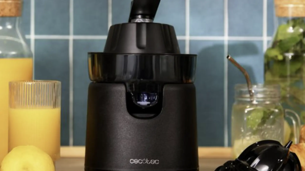 el exprimidor de Cecotec básico en cualquier cocina