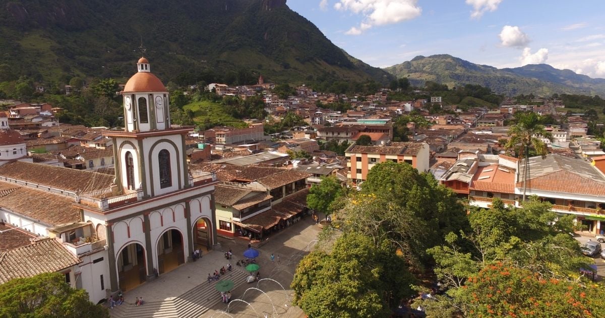 tres pueblos cerca de Medellín para descubrir cascadas, café, historia y calles de piedra tres pueblos cerca de Medellín para descubrir cascadas, café, historia y calles de piedra