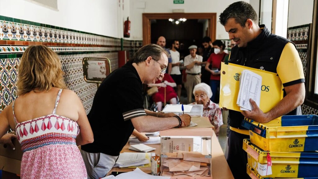 El TS aplaza su decisión sobre el voto en las generales de las 400.000 personas nacionalizadas gracias a la 'ley de nietos' El TS aplaza su decisión sobre el voto en las generales de las 400.000 personas nacionalizadas gracias a la 'ley de nietos'