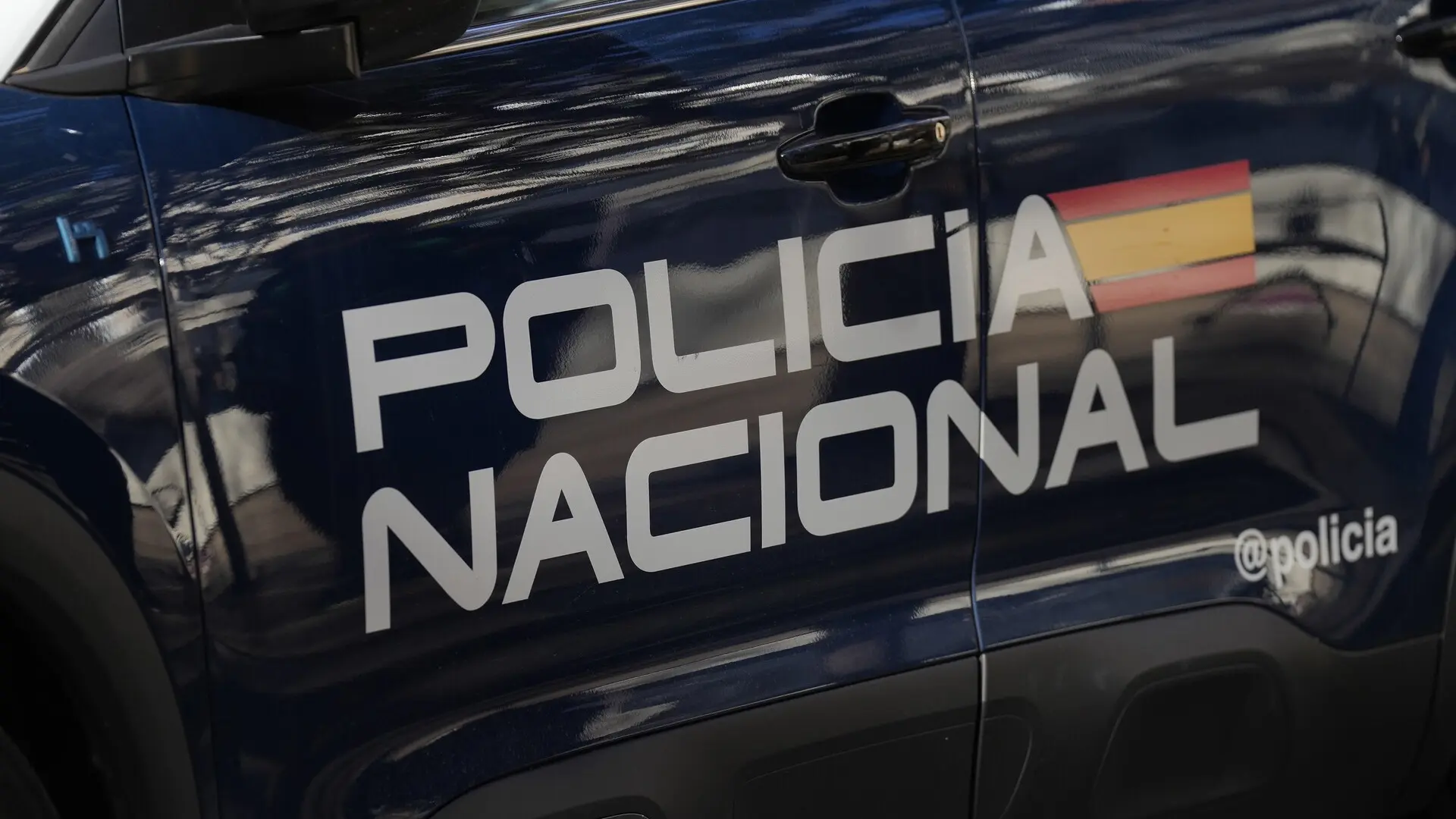 La Policía Nacional intercepta a un grupo ultra del Racing de Santander con palos de escoba antes del partido frente a Osasuna La Policía Nacional intercepta a un grupo ultra del Racing de Santander con palos de escoba antes del partido frente a Osasuna