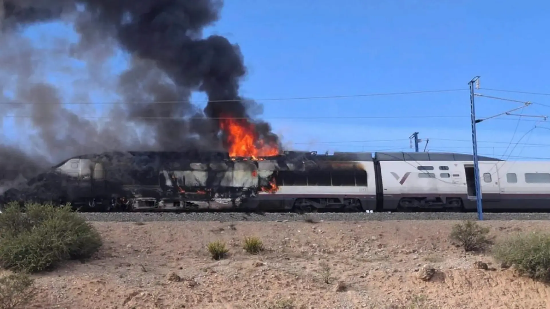 Los maquinistas avisaron en junio de «exceso de temperatura» por fallos en frenos y motores en el modelo de AVE que se incendió Los maquinistas avisaron en junio de «exceso de temperatura» por fallos en frenos y motores en el modelo de AVE que se incendió
