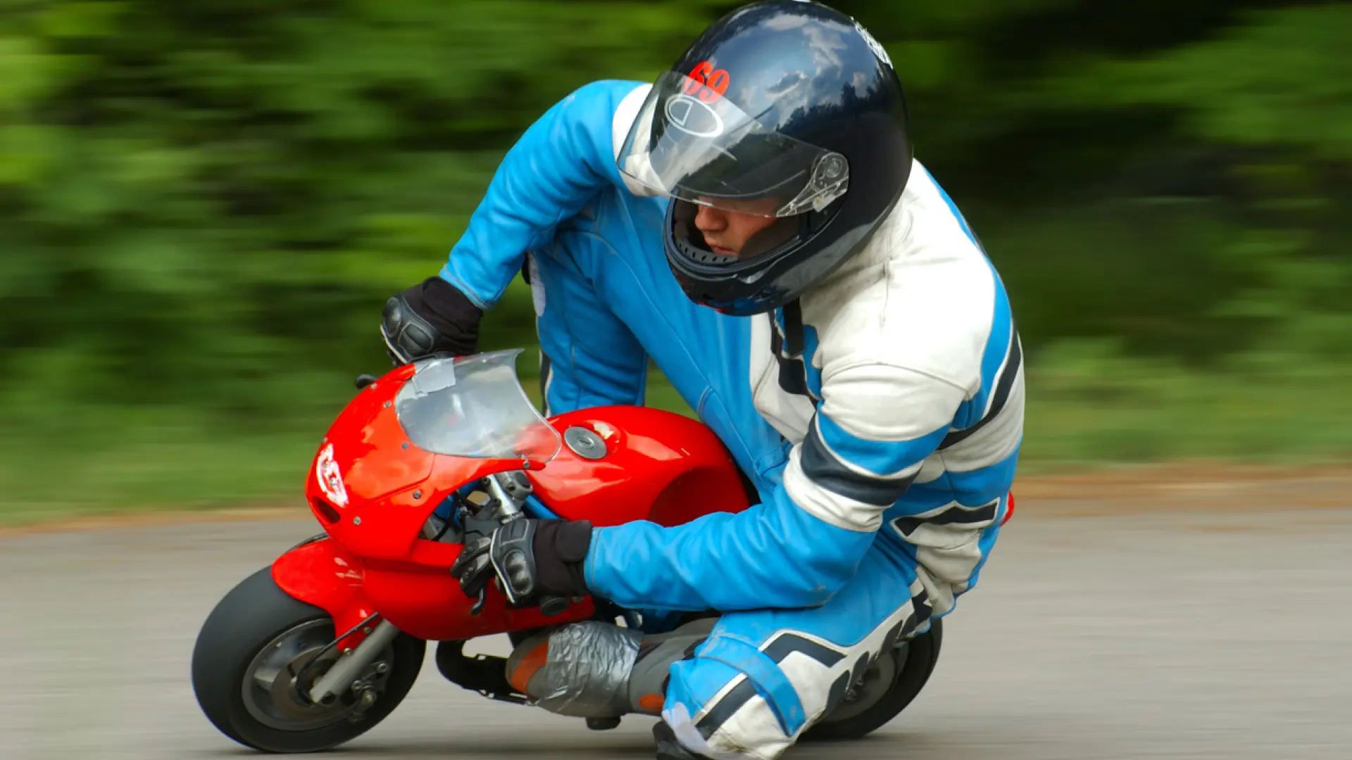 Los únicos lugares en los que es legal conducir una minimoto en España Los únicos lugares en los que es legal conducir una minimoto en España