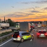 Muere la pasajera de una moto en un accidente con un camión en la AP-7 en Girona Muere la pasajera de una moto en un accidente con un camión en la AP-7 en Girona