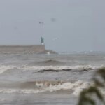 Muere una mujer en Sagunto cuando se bañaba en la playa durante la alerta por lluvia y oleaje en Valencia Muere una mujer en Sagunto cuando se bañaba en la playa durante la alerta por lluvia y oleaje en Valencia