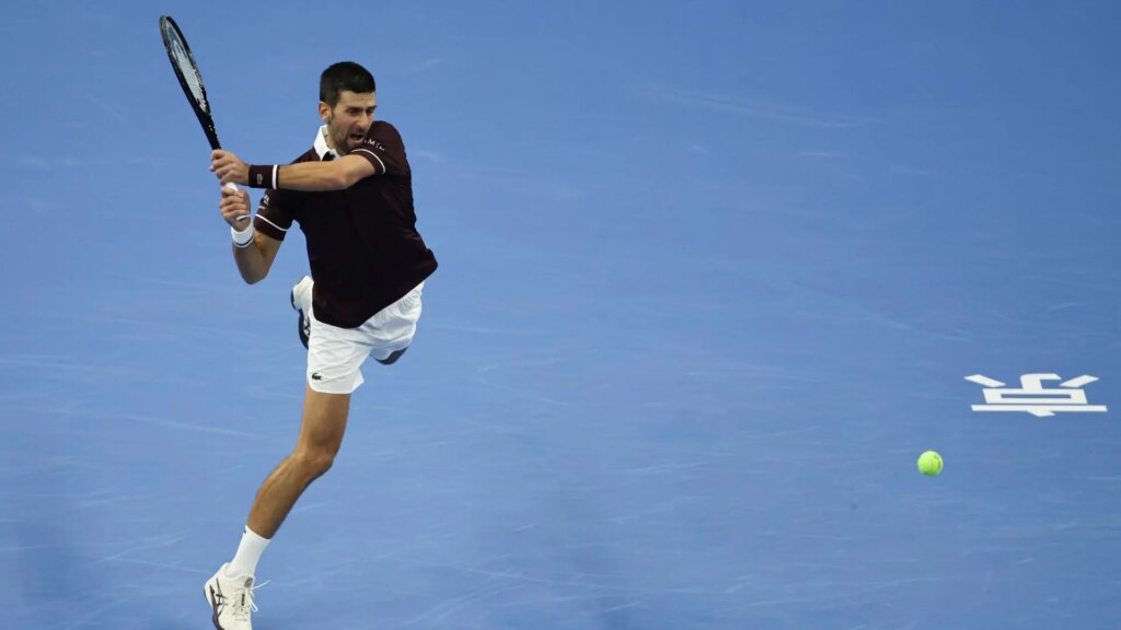 Novak Djokovic conquista en Pekín su primer título del año tras la retirada de Alex de Miñaur Novak Djokovic conquista en Pekín su primer título del año tras la retirada de Alex de Miñaur