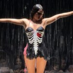 Olivia Rodrigo se adelanta a Halloween y se disfraza en su último concierto