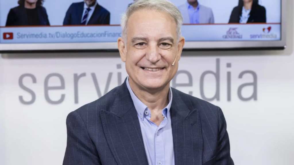 Pablo Gil, economista, alerta de una «asfixia lenta» por la deuda y pide no confiar toda la jubilación al sistema público: «Es un problema gordo»