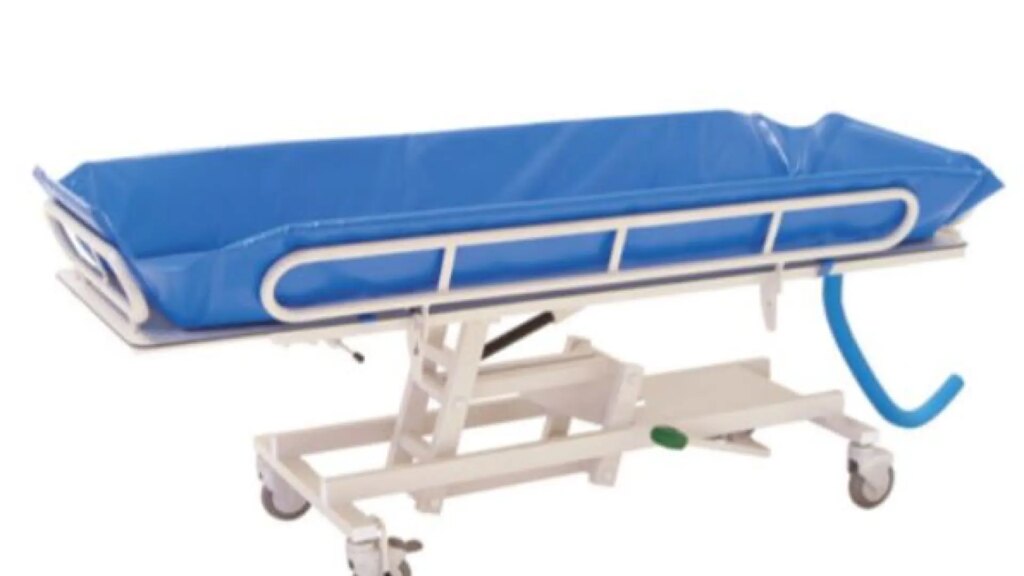 Sanidad alerta del riesgo de apertura del soporte lateral en una marca de camillas de ducha Sanidad alerta del riesgo de apertura del soporte lateral en una marca de camillas de ducha