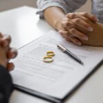 Su marido le revela que es gay y ella le reclama 50.000 euros por los hijos que nunca tuvieron