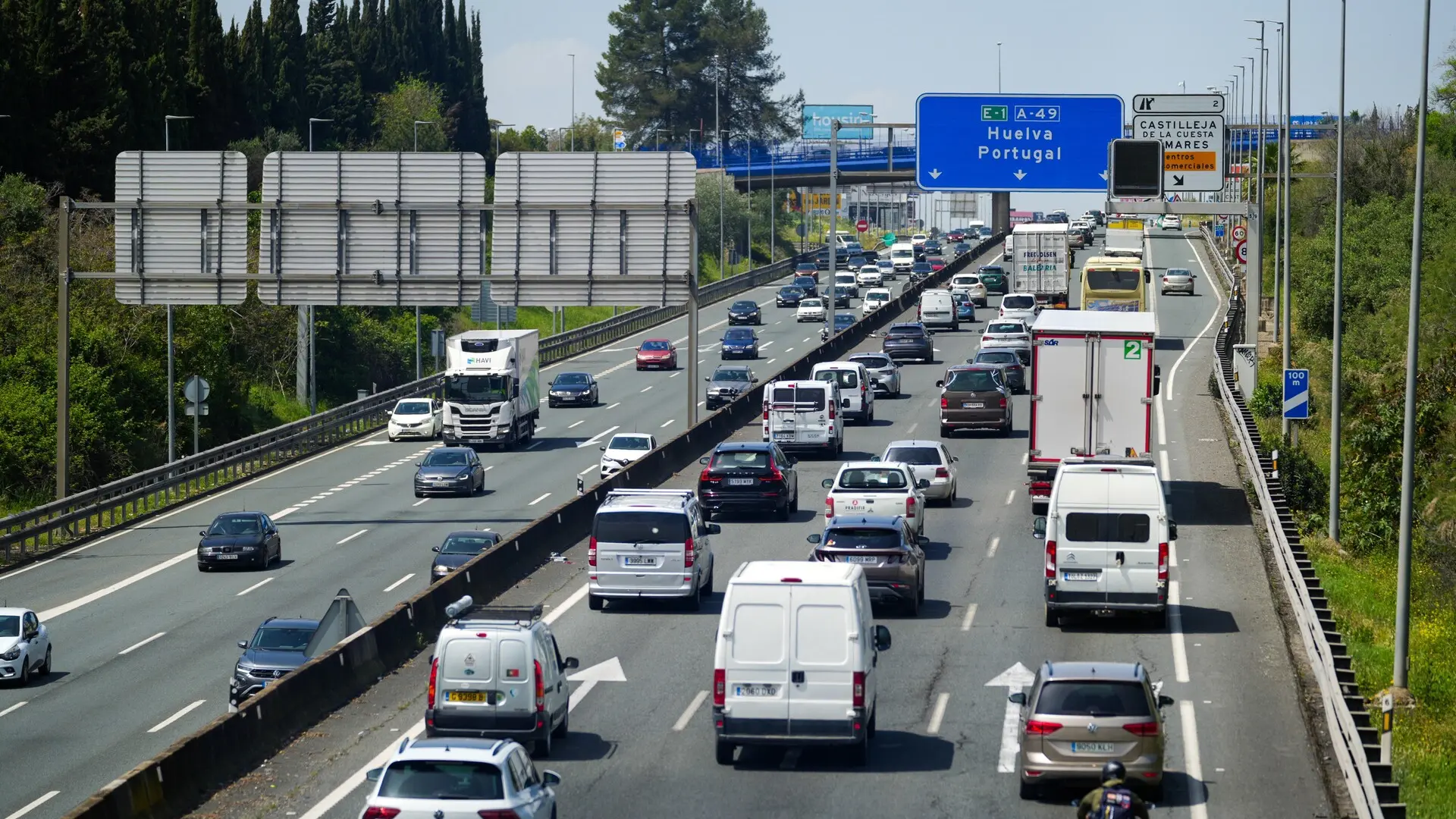 Tráfico prevé 5,3 millones de viajes por carretera en el puente de Todos los Santos