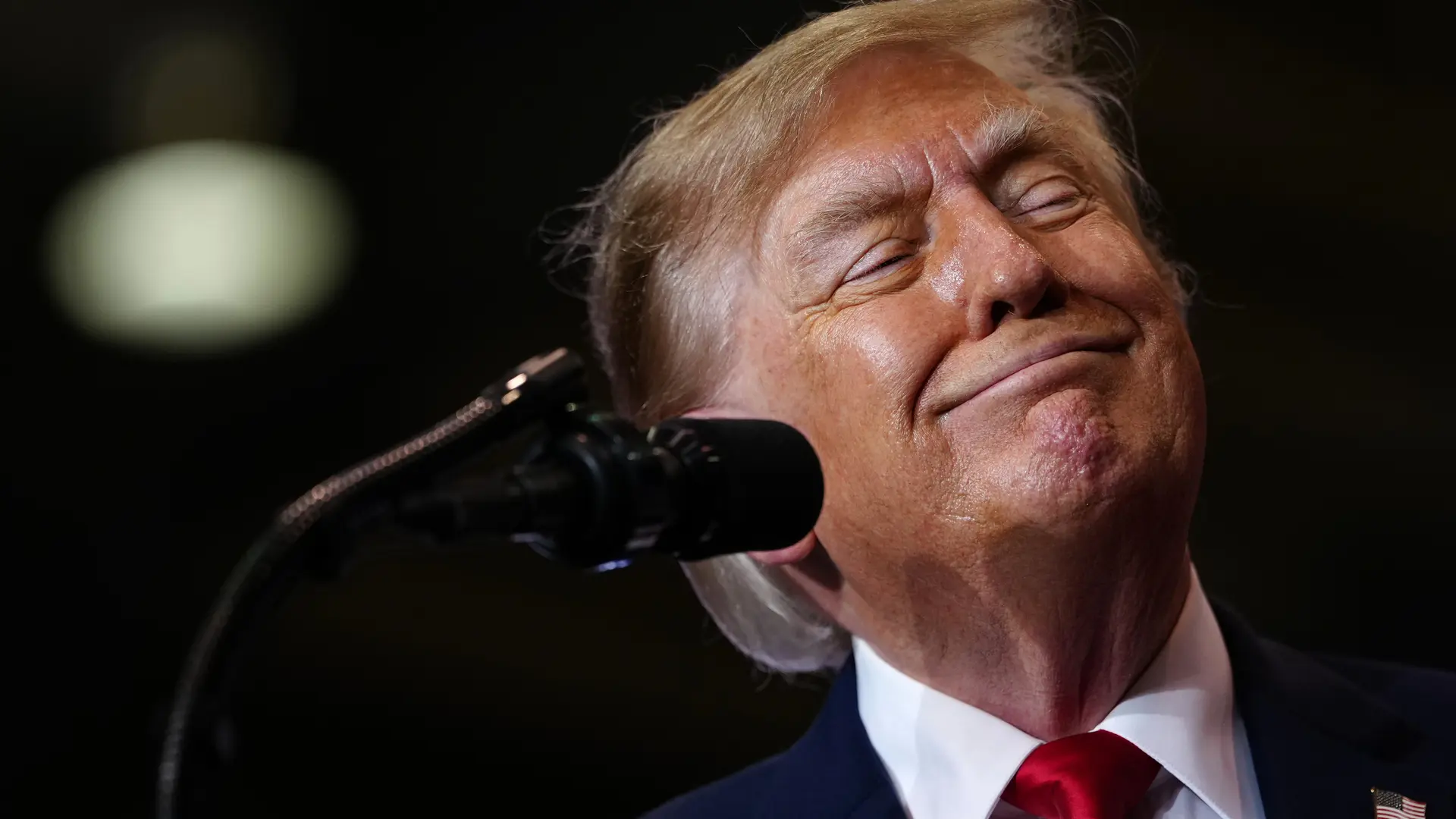 Trump defiende al enviado de la Casa Blanca que llamó «humanitario» a Putin
