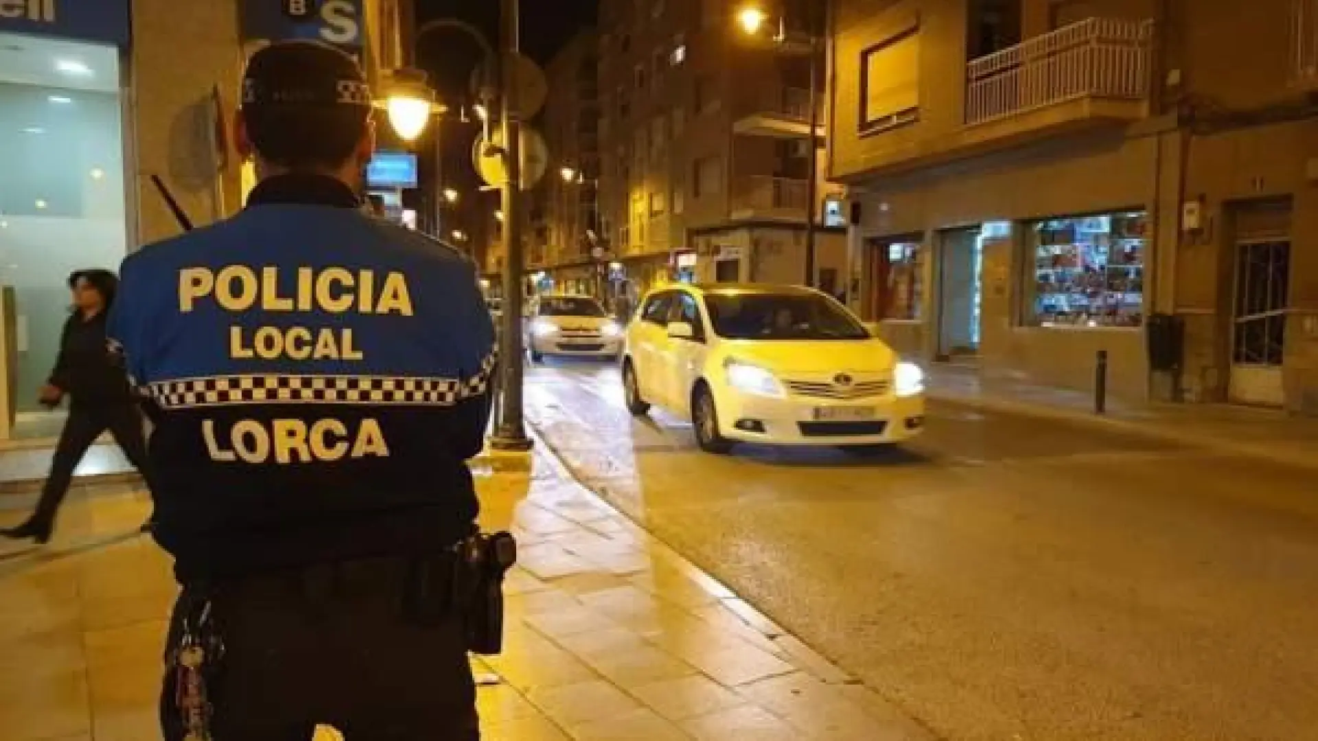 Un agente de la Policía Local de Lorca resulta herido al mediar en una pelea en Ramonete