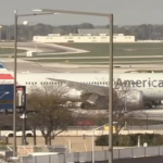 Un avión procedente de Barcelona sufre el reventón de dos neumáticos durante el aterrizaje en Chicago Un avión procedente de Barcelona sufre el reventón de dos neumáticos durante el aterrizaje en Chicago