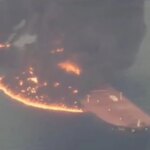 Un superpetrolero se incendia en el estrecho de Ormuz al chocar con una mina cuando iba por una vía «no autorizada» Un superpetrolero se incendia en el estrecho de Ormuz al chocar con una mina cuando iba por una vía «no autorizada»