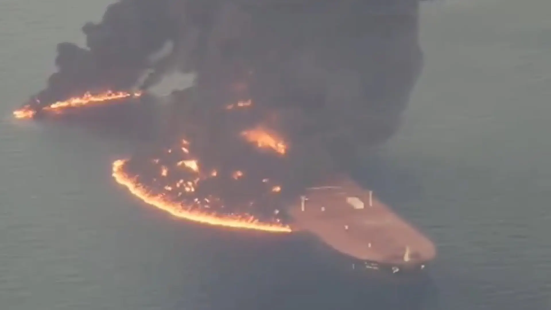 Un superpetrolero se incendia en el estrecho de Ormuz al chocar con una mina cuando iba por una vía «no autorizada» Un superpetrolero se incendia en el estrecho de Ormuz al chocar con una mina cuando iba por una vía «no autorizada»