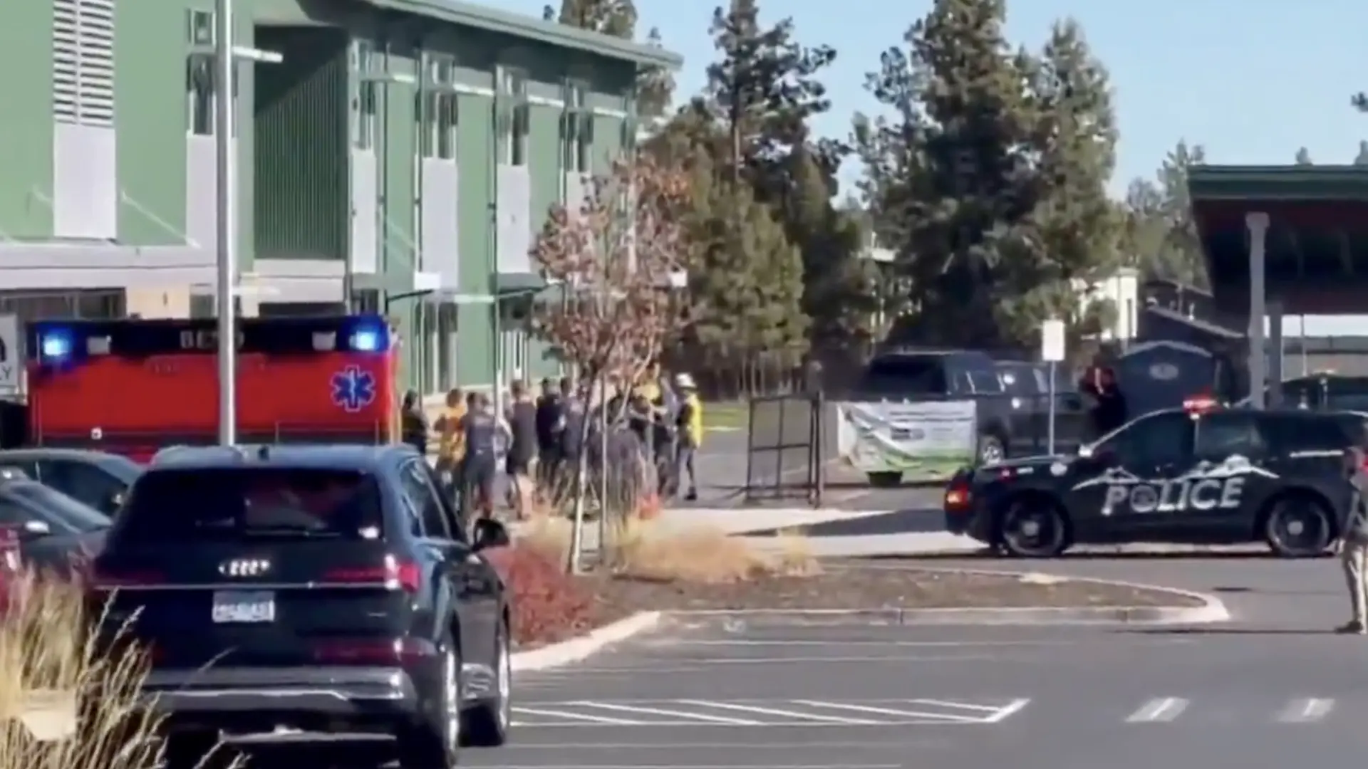 Un tiroteo en una escuela de primaria de Oregón deja cuatro muertos, entre ellos tres niños y una maestra Un tiroteo en una escuela de primaria de Oregón deja cuatro muertos, entre ellos tres niños y una maestra