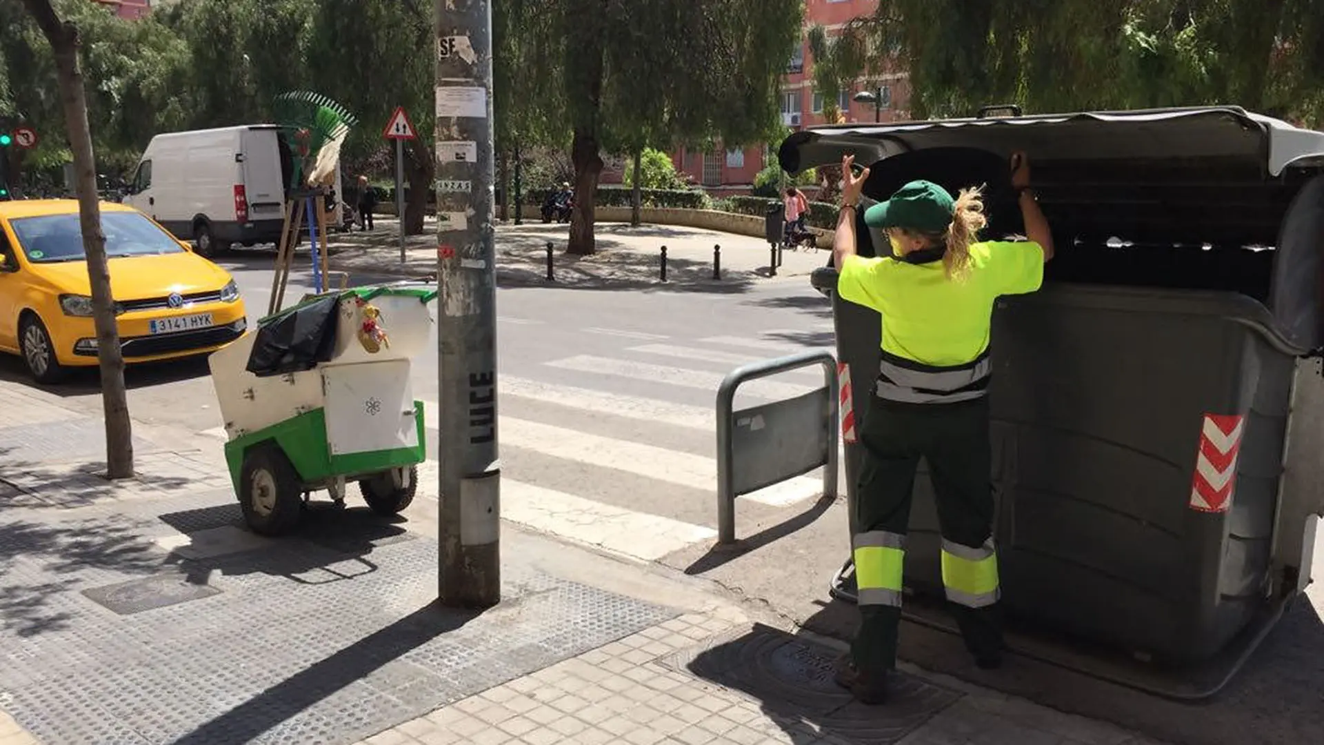 Valencia empieza a multar este martes con hasta 3.000 euros por ensuciar la ciudad